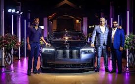 റോൾസ് റോയ്‌സ് ഗോസ്റ്റ് സീരീസ് II ബ്ലാക്ക് ബാഡ്ജ് സ്വന്തമാക്കിയ വേണു ഗോപാലകൃഷ്ണൻ