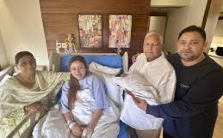 തന്റെ പേരക്കുട്ടി  ഇരാജ് ലാലു യാദവ്: ബിഹാർ മുൻ മുഖ്യമന്ത്രി ലാലു പ്രസാദ് യാദവ്