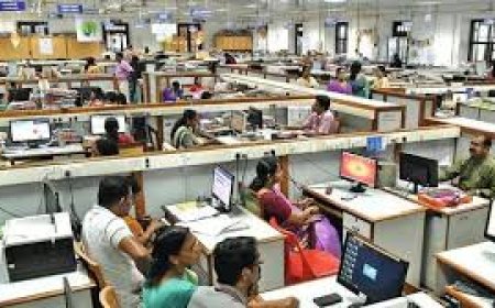 കേരളത്തിലെ 10,000-ത്തിലധികം സർക്കാർ ജീവനക്കാരുടെ  വിരമിക്കൽ ഈ മാസം 31-ന് നടക്കും