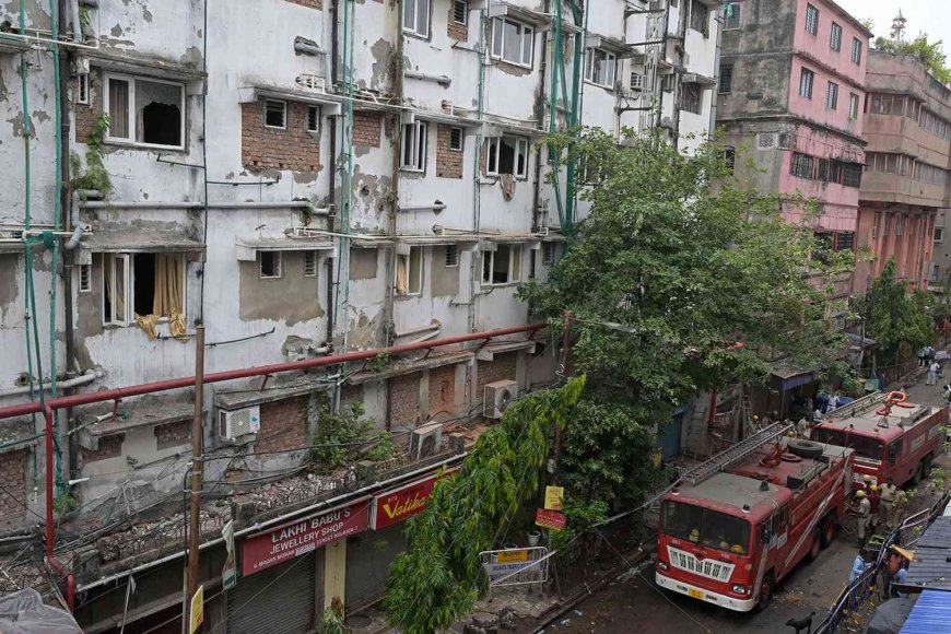 കൊൽക്കത്തയിലെ ഹോട്ടലിൽ ഉണ്ടായ തീപിടിത്തത്തിൽ 15 പേർ മരിച്ചു