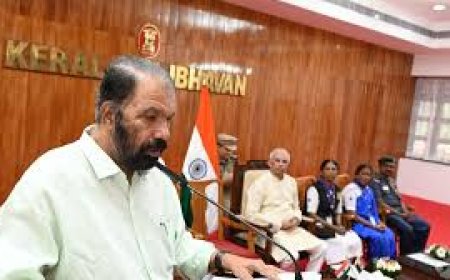 രാജ് ഭവനിൽ ഭാരതാംബ ചിത്രം വെച്ചതിൽ പ്രതിഷേധിച്ച് വേദിയിൽ നിന്ന് ഇറങ്ങിപ്പോയ മന്ത്രിയെ വിമർശിച്ച് രാജ് ഭവൻ