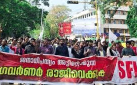 ഗവർണർക്കെതിരെ പ്രതിഷേധത്തിന് എസ്എഫ്ഐ. ഭാരതാംബ വിവാദത്തിലാണ് എസ്എഫ്ഐയുടെ പ്രതികരണം