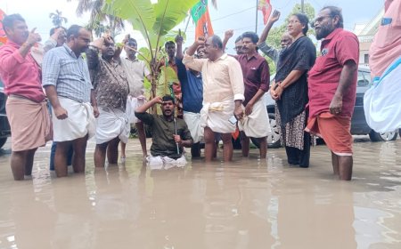 ബിജെപി വലപ്പാട് പഞ്ചായത്ത് കമ്മിറ്റി റോഡിലെ കുഴിയിൽ വാഴ നട്ട് പ്രതിഷേധിച്ചു.