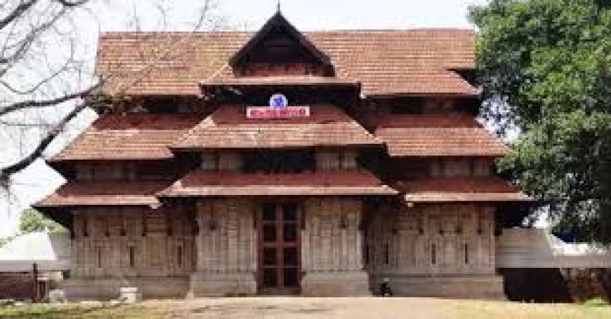 തൃശൂർ വടക്കുംനാഥ ക്ഷേത്രത്തിലെ ശ്രീകോവിലിനുള്ളിൽ സ്ത്രീ പ്രവേശിച്ചത് വിവാദമായിരിക്കുകയാണ്