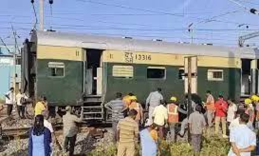 ആരക്കോണം-കാട്പാടി മെമു പാസഞ്ചർ ട്രെയിനിന്റെ പാളം തെറ്റിയതായി സൂചന
