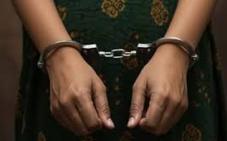 മാസങ്ങളോളം വിദ്യാർത്ഥിയെ ലൈംഗികമായി പീഡിപ്പിച്ചുവെന്നാരോപിച്ച് മുംബൈയിലെ അധ്യാപികയെ അറസ്റ്റ് ചെയ്തു