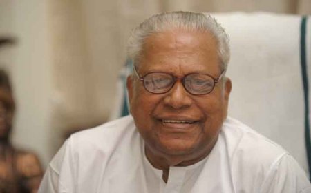 തലമുതിർന്ന കമ്യൂണിസ്റ്റ് നേതാവും മുൻ മുഖ്യമന്ത്രിയുമായ വി എസ് അച്യുതാനന്ദൻ അന്തരിച്ചു