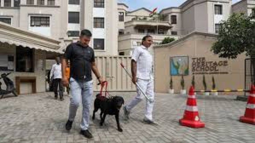 ഡൽഹിയിലെ 50 ഓളം സ്കൂളുകൾക്ക് ബോംബ് ഭീഷണി