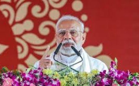 തദ്ദേശീയമായി നിർമ്മിച്ച ഉൽപ്പന്നങ്ങൾ വാങ്ങി സ്വദേശിയുടെ ആത്മാവിനെ പൂർണ്ണഹൃദയത്തോടെ സ്വീകരിക്കണമെന്ന് പ്രധാനമന്ത്രി