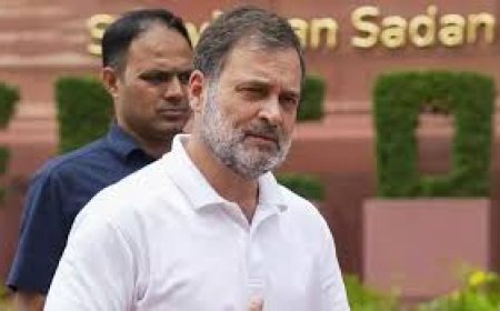 ഭാരത് ജോഡോ യാത്രയ്ക്കിടെ ഇന്ത്യൻ സൈന്യത്തെക്കുറിച്ച് രാഹുൽ ഗാന്ധി നടത്തിയ അപകീർത്തികരമായ പരാമർശങ്ങളെ വിമർശിച്ചു സുപ്രീം കോടതി