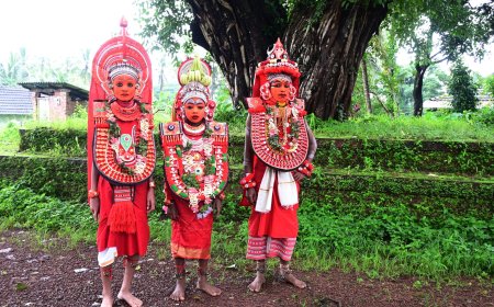 ഉത്തര മലബാറിൽ ചിങ്ങത്തെ വരവേൽക്കാൻ ആടിവേടൻ തെയ്യം വീടുകളിലെത്തും