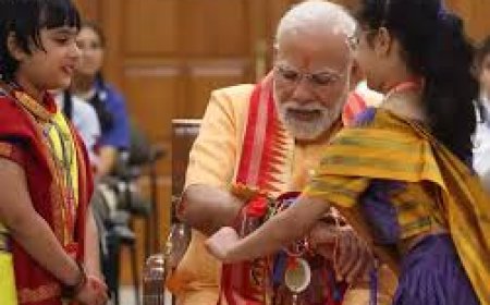 കുട്ടികളോടൊപ്പം തന്റെ വസതിയിൽ രക്ഷാബന്ധന ദിനം ആഘോഷമാക്കി പ്രധാനമന്ത്രി നരേന്ദ്ര മോദി