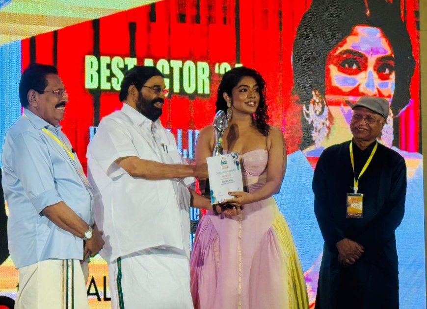 തിയേറ്റർ ദി മിത്ത് ഓഫ് റിയാലിറ്റി... 2025-ലെ കേരള ഫിലിം ക്രിട്ടിക്സ് അവാർഡ് സ്വന്തമാക്കി