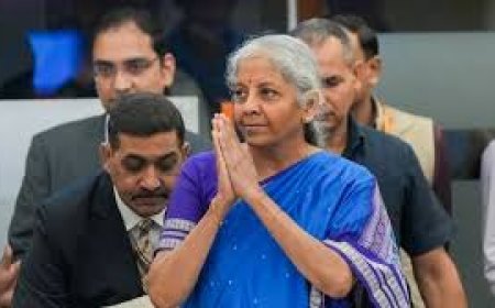 18 ശതമാനമായിരുന്ന ആരോഗ്യ, ഇൻഷുറൻസ് ഉൽപ്പന്നങ്ങളുടെ ചരക്ക് സേവന നികുതി പൂജ്യമായി കുറച്ചതായി ധനമന്ത്രി നിർമ്മല സീതാരാമൻ