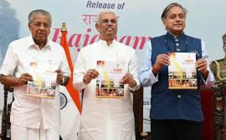 കേരള സർക്കാരും ഗവർണറും തമ്മിലുള്ള തർക്കം തുടരുന്നതിനിടെ, മുഖ്യമന്ത്രി രാജ്ഭവനിൽ നടന്ന ചടങ്ങിൽ പങ്കെടുത്തു