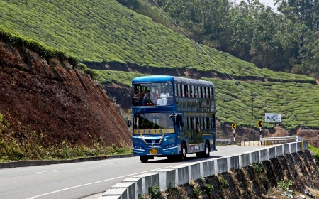 മൂന്നാറിലെത്തുന്ന സഞ്ചാരികളെ ആകർഷിച്ചു കെഎസ്ആർടിസിയുടെ പുതിയ റോയൽ വ്യൂ ഡബിൾ ഡെക്കർ