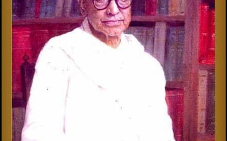 കേരള കവിത്രയങ്ങളിൽ പ്രമുഖനായ വള്ളത്തോൾ നാരായണമേനോനാണ് കഥകളിയെ ഇന്ന് കാണുന്ന പ്രൗഢിയിലേക്ക് ഉയർത്തിക്കൊണ്ട് വന്നത്