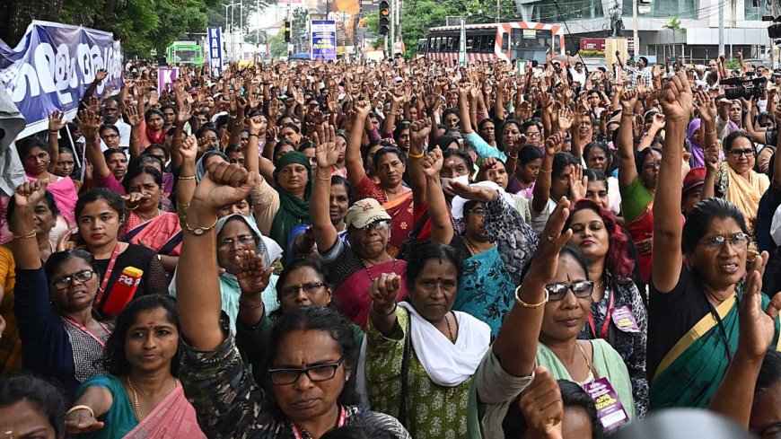 1000 രൂപയുടെ ഓണറേറിയം വർധനവ് തുച്ഛമാണെന്നും സമരം തുടരുമെന്നും ആശാ വർക്കർമാർ