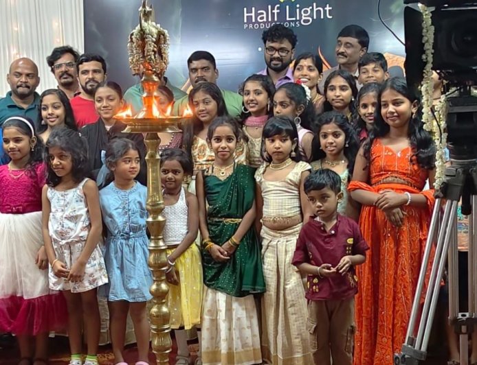 പുള്ളോട് തിരക്കഥയെഴുതി സംവിധാനം ചെയ്യുന്ന “കരിമി”എന്ന ഫാന്റസി  ചിത്രത്തിന്റെ പൂജയും ടൈറ്റിൽ പോസ്റ്ററിന്റെ പ്രകാശന കർമ്മവും നടന്നു