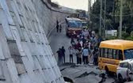 കൊല്ലത്തു മൈലക്കാട് ദേശീയ പാത തകർന്നു. ഗതാഗതം പൂർണമായി നിയന്ത്രിച്ചിരിക്കുന്നു