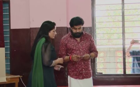 ഒരുമിച്ചു വോട്ട് ചെയ്യാനെത്തി നടൻ ദിലീപും കാവ്യയും
