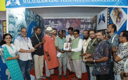 മാക്ട ഈ വർഷം പുറത്തിറക്കുന്ന ഇയർ പ്ലാനറിന്റെ പ്രകാശനം കർമം, പ്രസിദ്ധ ചലച്ചിത്ര സംവിധായകൻ ഡോക്ടർ ബിജു, ബേബി മാത്യു സോമ തീരത്തിന് നൽകി നിർവ്വഹിച്ചു