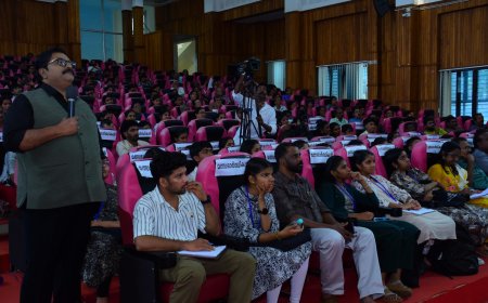 സ്‌റ്റേറ്റ് ലൈബ്രറി കൗണ്‍സിലിന്റെ വായനോത്സവത്തില്‍ ഗ്രാന്റ്മാസ്റ്റര്‍ ജി.എസ്.പ്രദീപ് മെഗാ ക്വിസ് പ്രോഗ്രാം നയിക്കുന്നു.