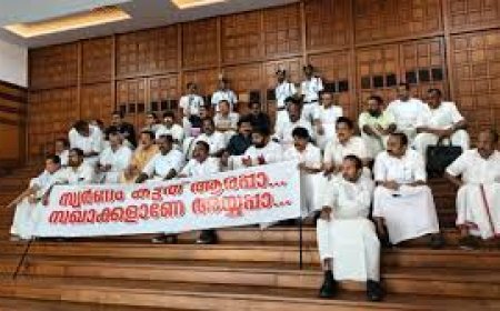 സഭക്ക് പുറത്തു പ്രതിഷേധവുമായി പ്രതിപക്ഷം