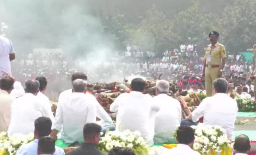 വിമാനാപകടത്തിൽ മരിച്ച മഹാരാഷ്ട്ര ഉപമുഖ്യമന്ത്രി അജിത് പവാറിന് കണ്ണീരോടെ വിട നൽകി ബാരാമതി