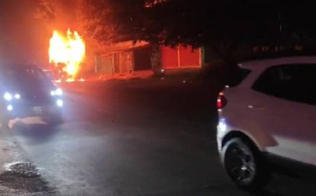 പത്തിരിപ്പാലയിൽ ഓടിക്കൊണ്ടിരുന്ന ലോറിക്ക് തീപിടിച്ചു: ഡ്രൈവറും സഹായിയും അത്ഭുതകരമായി രക്ഷപ്പെട്ടു.