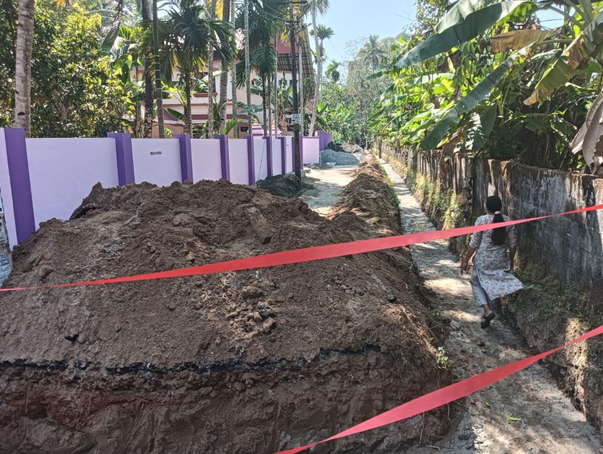 അശാസ്ത്രീയമായ ഓട നിർമ്മാണം: പുറത്തിറങ്ങാനാകാതെ നാട്ടുകാർ