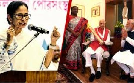 പ്രധാനമന്ത്രി മോദി ഇരിക്കുമ്പോൾ രാഷ്ട്രപതി ദ്രൗപതി മുർമു നിൽക്കുന്ന ചിത്രം പങ്കിട്ട് മമത