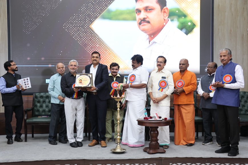 ജനഭൂമി ന്യൂസിന്റെ പ്രവർത്തനത്തിന് മാനേജിങ് ഡയറക്ടർ  രതീഷ് കൃഷ്ണ നവമാധ്യമ പുരസ്കാരത്തിനർഹനായി