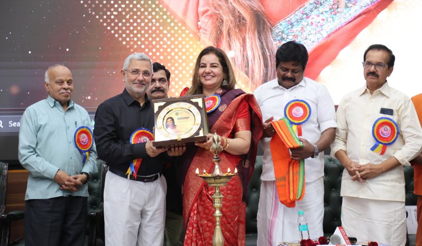 പാർവതി അയ്യപ്പൻ സ്മാരക നാരി ശക്തി അവാർഡ് സോഷ്യൽ ആക്റ്റീവിസ്റ്റ് ഇ.കെ നുസ്രത്ത് ജഹാൻ സ്വീകരിച്ചു