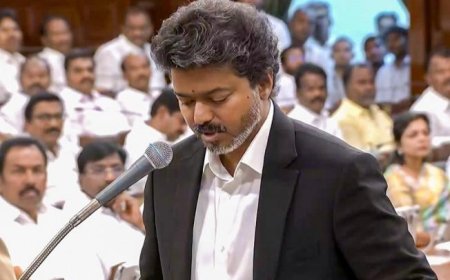 കുറിപ്പുകൾ എടുക്കുന്ന സ്കൂൾ കുട്ടി തമിഴ്നാട് മുഖ്യമന്ത്രി വിജയുടെ വൈറൽ ക്ലിപ്പ് വൈറലാവുന്നു