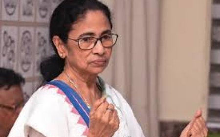 സനാതന ധർമ്മ വികാരങ്ങളെ വ്രണപ്പെടുത്തിയതിന് മമത ബാനർജിക്കെതിരെ  കേസെടുത്തു