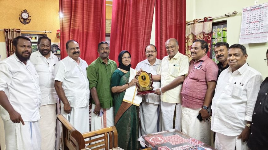 നെടുമങ്ങാട് തദ്ദേശ സ്വയംഭരണ സ്ഥാപനത്തിലെ 31 വർഷത്തെ സേവനം: ഷാജി താ ബീവിക്ക് യാത്രയപ്പ് സ്വീകരണം നൽകി.