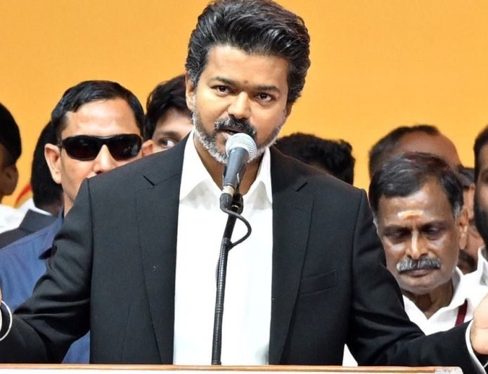 തമിഴ്‌നാട്ടിലെ സർക്കാർ സ്‌കൂളുകൾ രാഷ്ട്രീയ പ്രവർത്തനങ്ങൾക്കുള്ളതല്ലെന്ന് മുഖ്യമന്ത്രി വിജയ്