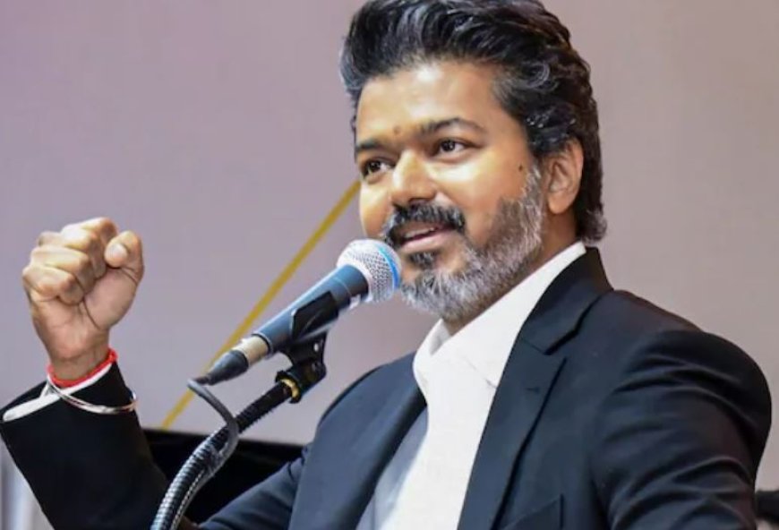 തന്റെ കറുപ്പും വെളുപ്പും സ്യൂട്ടുകൾക്ക് പിന്നിലെ രാഷ്ട്രീയം വ്യക്തമാക്കി വിജയ്