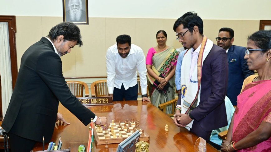 ഇന്ത്യൻ ഗ്രാൻഡ് മാസ്റ്റർ ആർ പ്രഗ്‌നാനന്ദക്കൊപ്പം ചെസ് കളിച്ചു തമിഴ്നാട് മുഖ്യമന്ത്രി ജോസഫ് വിജയ്