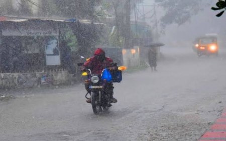 കനത്തമഴ കോഴിക്കോട് വയനാട് ജില്ലകളിലെ വിദ്യാഭ്യാസ സ്ഥാപനങ്ങള്‍ക്ക് നാളെ അവധി പ്രഖ്യാപിച്ചു