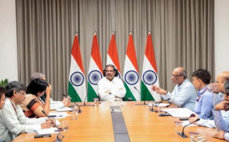 കേന്ദ്ര വിദ്യാഭ്യാസമന്ത്രി ധർമേന്ദ്ര പ്രധാനൊപ്പം ഉറച്ച് നിൽക്കാനും സമ്മർദ്ദത്തിന് വഴങ്ങില്ലെന്നും ബിജെപി തീരുമാനം