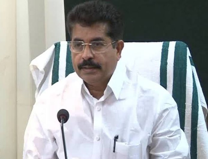 പിഎം ശ്രീ പദ്ധതിയിൽ നിന്ന് പിന്നോട്ടില്ലെന്ന് യുഡിഎഫ് കൺവീനർ അടൂർ പ്രകാശ്