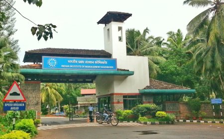 റീ ഇമാജിനിങ് കേരളം എന്ന ദ്വിദിന നേതൃശില്പശാലയിൽ വിദ്യാർത്ഥികളായി  മന്ത്രിമാർ