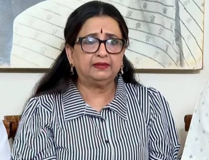 നടി രാധ ഉന്നയിച്ച 46 കോടി രൂപയുടെ ചെക്ക് തട്ടിപ്പ് ആരോപണങ്ങൾ നിഷേധിച്ച് സഹോദരി അംബിക