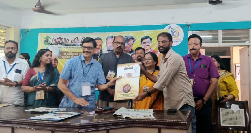 മികച്ച മാധ്യമ പ്രവർത്തകനുള്ള പുരസ്കാരം തിരുവിതാംകൂർ രാജകുടുംബാംഗം ആദിത്യവർമ്മയിൽ നിന്നും സജ്ജാദ് സഹീർ പരുത്തി മഠം ഏറ്റുവാങ്ങി
