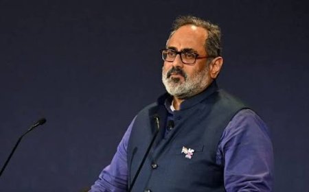 രാ​ഹു​ൽ​ഗാ​ന്ധി​യു​ടേ​ത് ഫ്രോ​ഡ് രാ​ഷ്ട്രീ​യ​മെന്ന് ബി​ജെ​പി സം​സ്ഥാ​ന അ​ധ്യ​ക്ഷ​ൻ രാ​ജീ​വ് ച​ന്ദ്ര​ശേ​ഖ​ർ